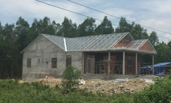 Thi công hệ giàn thép mạ nhẹ lợp ngói